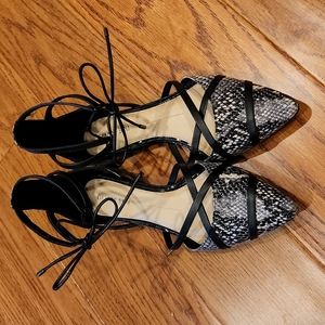 Women's flat dress shoe